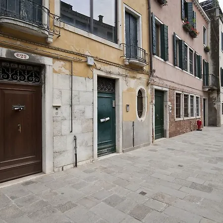 Appartement Accademia Spacious 3 Bedrooms Venetië