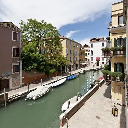 Accademia Spacious 3 Bedrooms *
