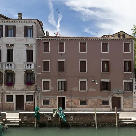 Accademia Spacious 3 Bedrooms Venetië