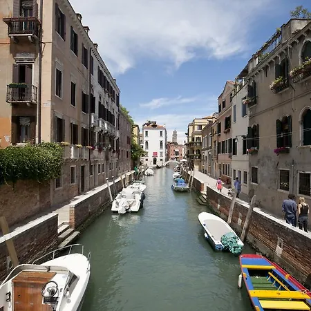Accademia Spacious 3 Bedrooms *
