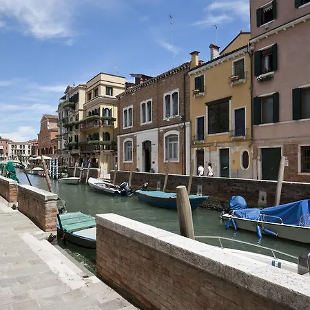 Accademia Spacious 3 Bedrooms